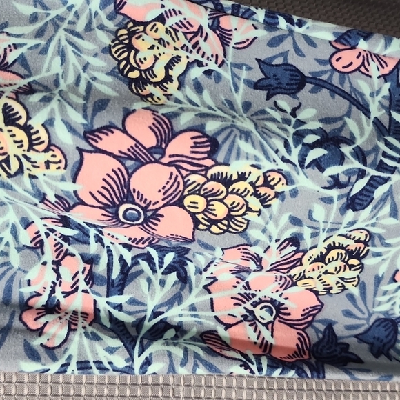 LuLaRoe Leggings - Tall & Curvy - Blue Floral - Picture 2 of 2